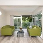 Victoria Mills - Ucc Summer Beds
