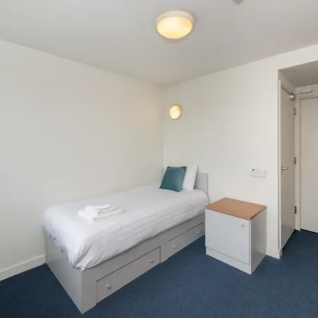 Victoria Mills - Ucc Summer Beds *