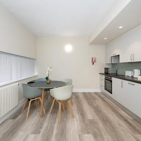 Victoria Mills - Ucc Summer Beds コーク