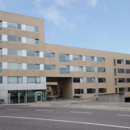 Victoria Mills - Ucc Summer Beds * Cork