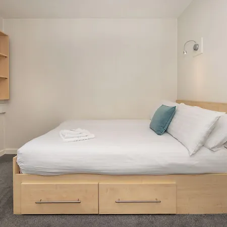 Victoria Mills - Ucc Summer Beds