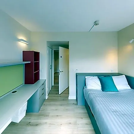Victoria Mills - Ucc Summer Beds *
