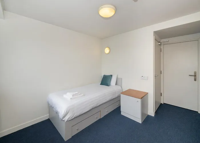 Victoria Mills - Ucc Summer Beds *