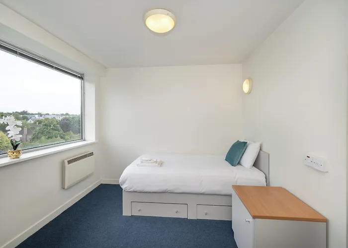 Victoria Mills - Ucc Summer Beds *